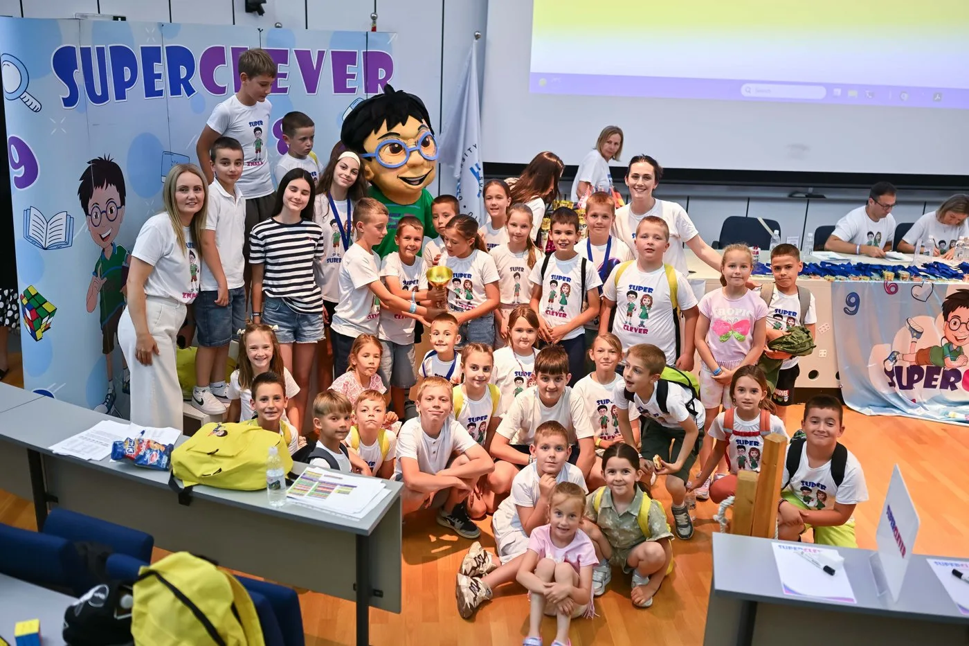 Polaznici i voditelji Superznalac centara okupljeni na Međunarodnoj olimpijadi u Splitu